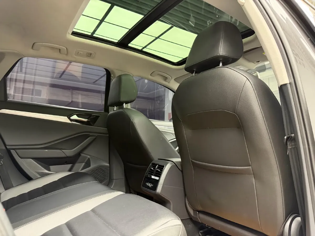2019 Jeep Renegade 1.3T 173HP L4 7DCT,autocango,china used car exporter,china ev exporter,chinese used car exporter,chinese used ev exporter