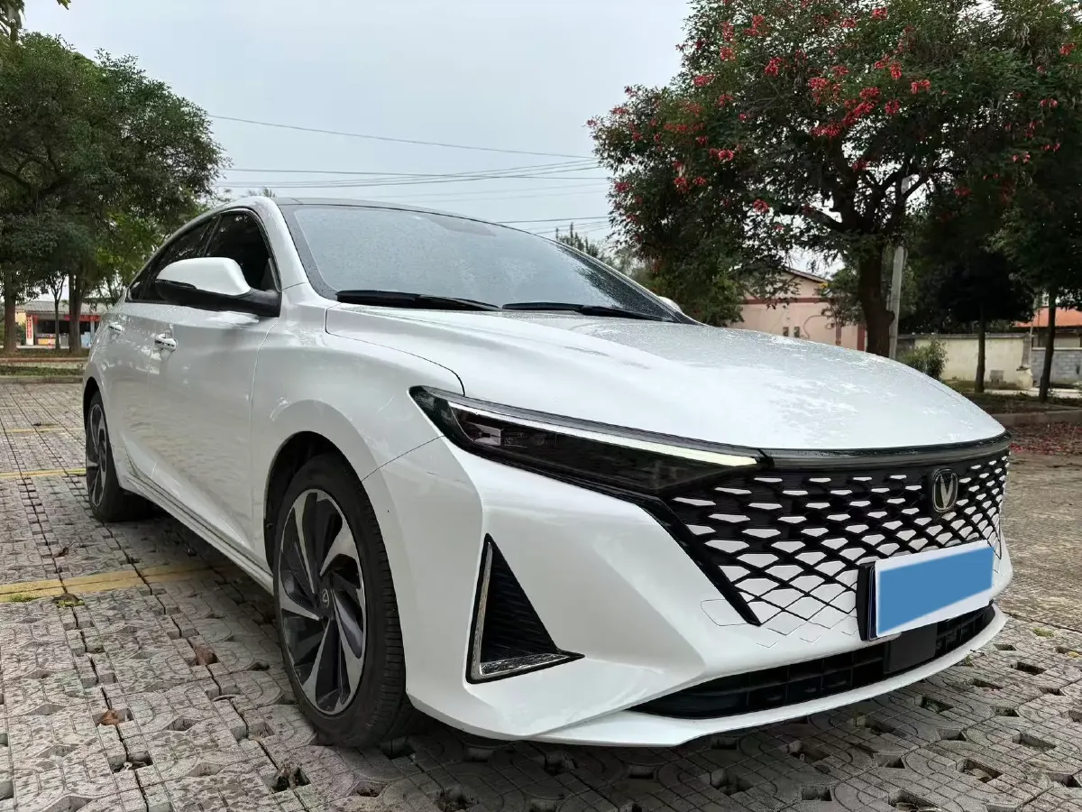 2023 ChangAn Raeton Plus 1.5T 188HP L4 7DCT,autocango,china used car exporter,china ev exporter,chinese used car exporter,chinese used ev exporter