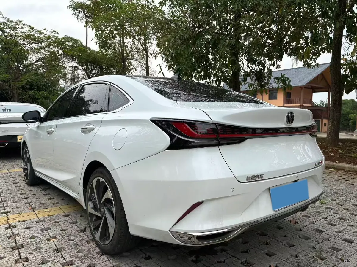 2023 ChangAn Raeton Plus 1.5T 188HP L4 7DCT,autocango,china used car exporter,china ev exporter,chinese used car exporter,chinese used ev exporter