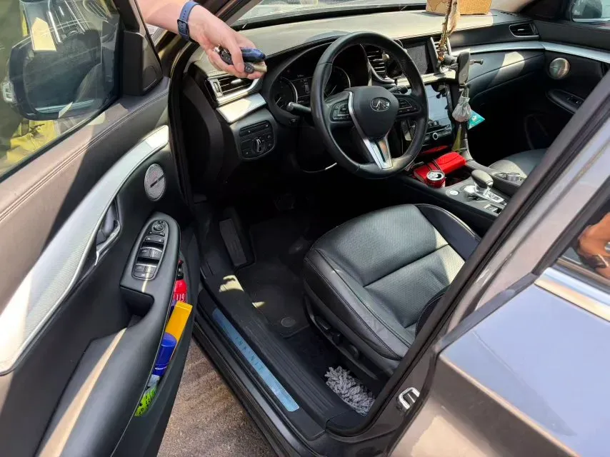 2018 Jeep Grand Commander 2.0T 265HP L4 9AT,autocango,china used car exporter,china ev exporter,chinese used car exporter,chinese used ev exporter
