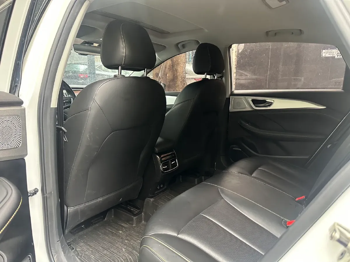 2020 Roewe i6 MAX 1.5T 169HP L4 AMT PHEV,autocango,china used car exporter,china ev exporter,chinese used car exporter,chinese used ev exporter