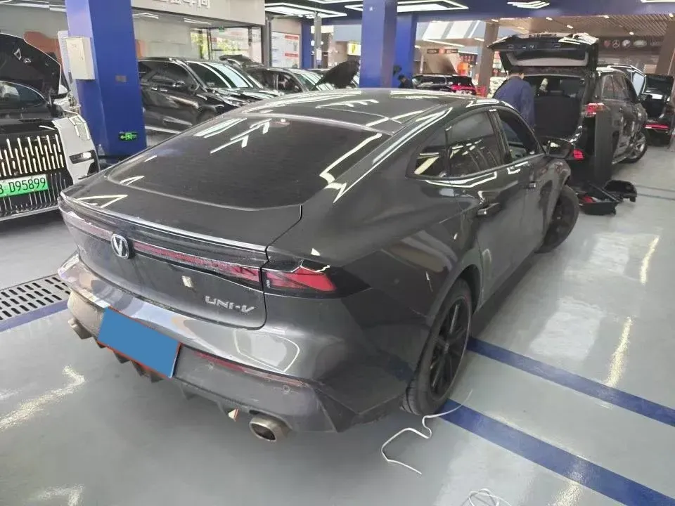 2022 ChangAn UNI-V 1.5T 188HP L4 7DCT,autocango,china used car exporter,china ev exporter,chinese used car exporter,chinese used ev exporter