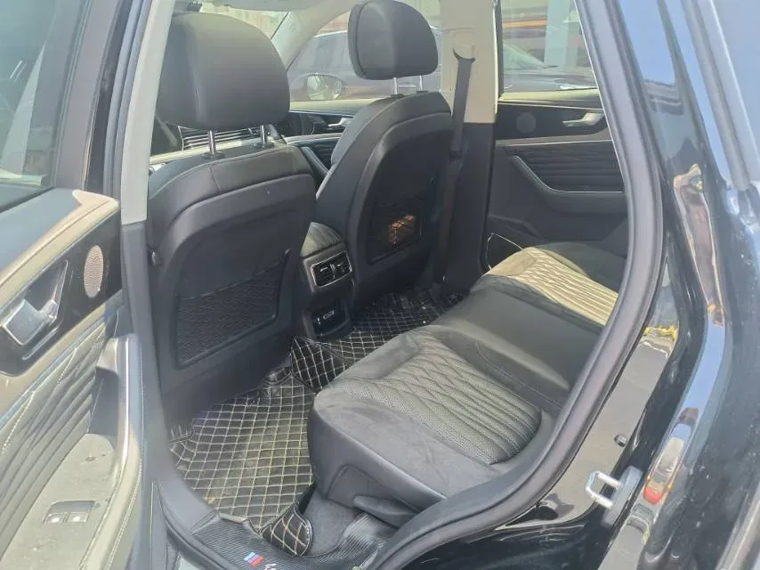 2022 HongQi HS5 2.0T 224HP L4 6AT,autocango,china used car exporter,china ev exporter,chinese used car exporter,chinese used ev exporter