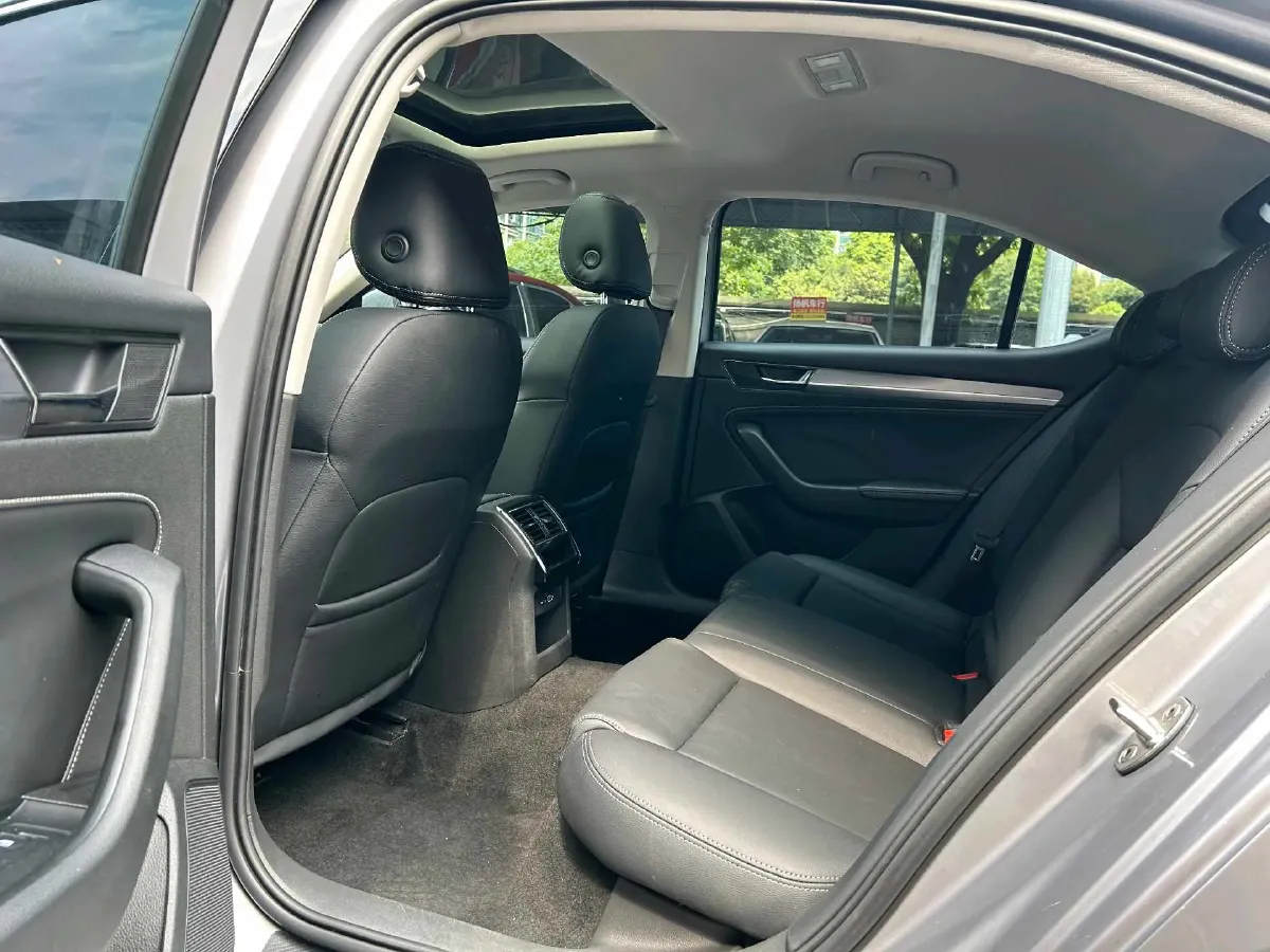 2021 Skoda Superb 1.4T 150HP L4 7DCT,autocango,china used car exporter,china ev exporter,chinese used car exporter,chinese used ev exporter