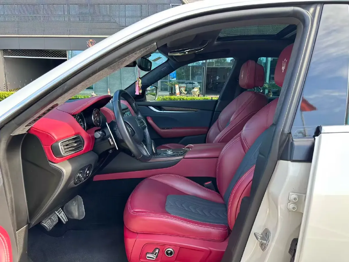 2022 Maserati Levante 2.0T 330HP L4 8AT,autocango,china used car exporter,china ev exporter,chinese used car exporter,chinese used ev exporter
