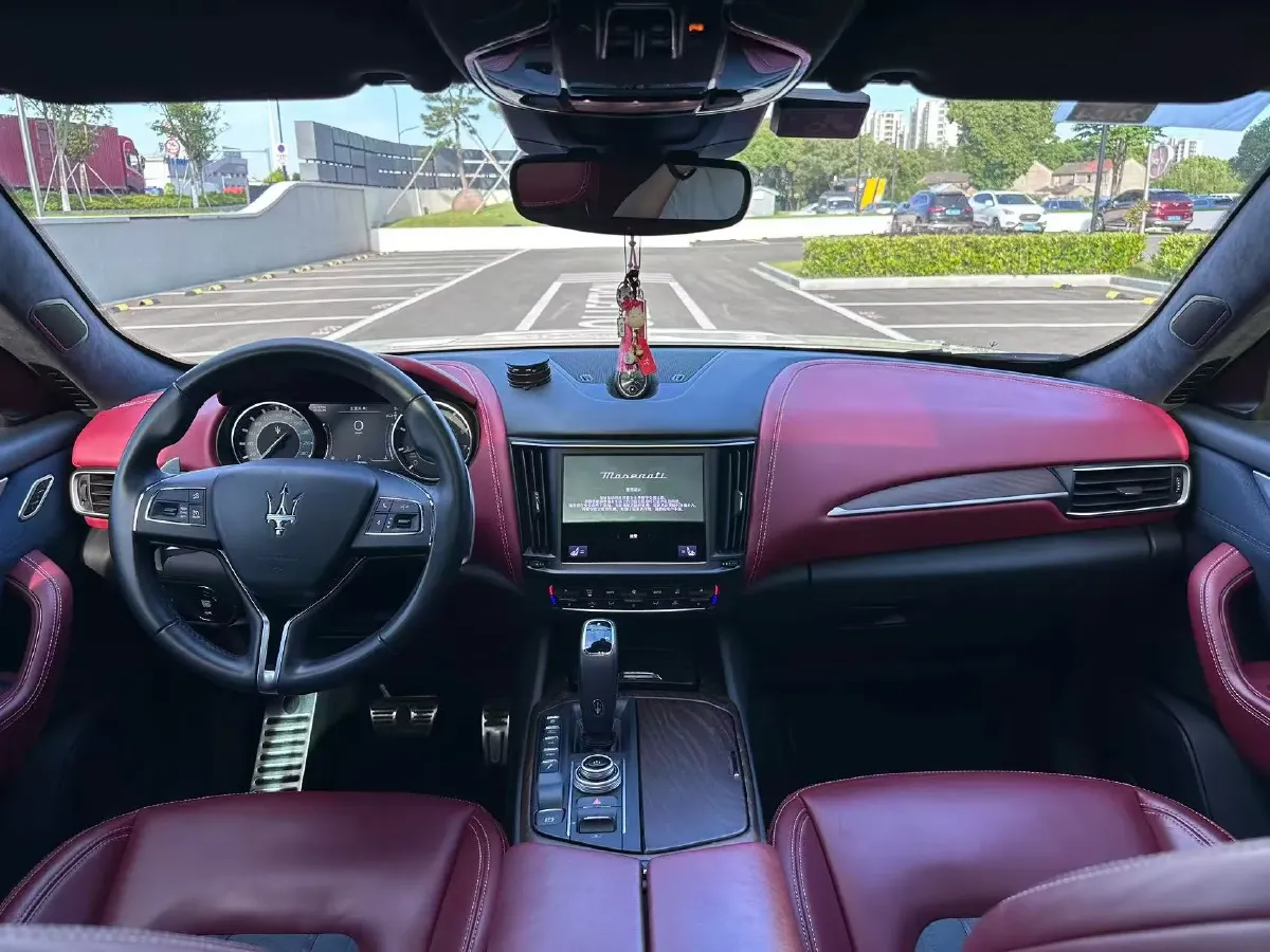 2022 Maserati Levante 2.0T 330HP L4 8AT,autocango,china used car exporter,china ev exporter,chinese used car exporter,chinese used ev exporter