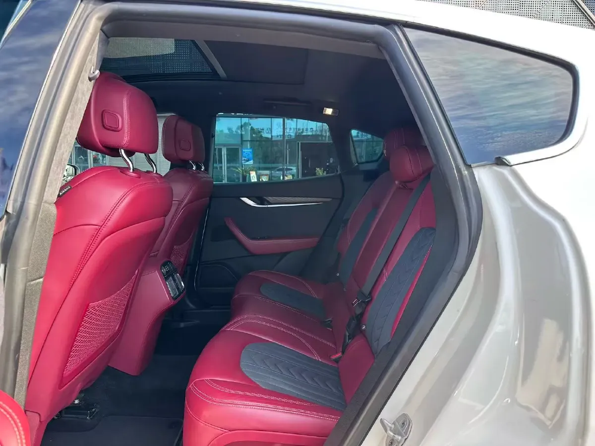 2022 Maserati Levante 2.0T 330HP L4 8AT,autocango,china used car exporter,china ev exporter,chinese used car exporter,chinese used ev exporter