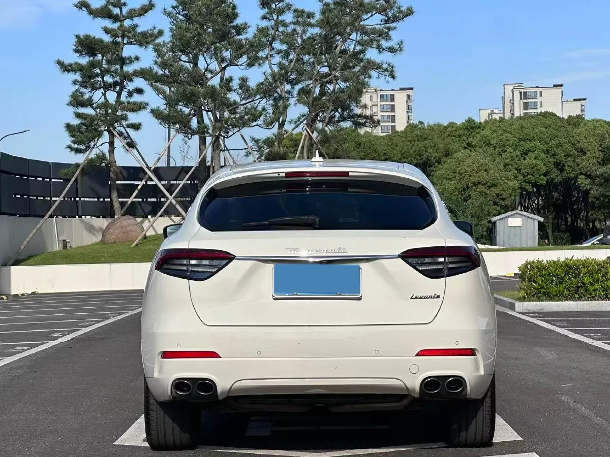 2022 Maserati Levante 2.0T 330HP L4 8AT,autocango,china used car exporter,china ev exporter,chinese used car exporter,chinese used ev exporter