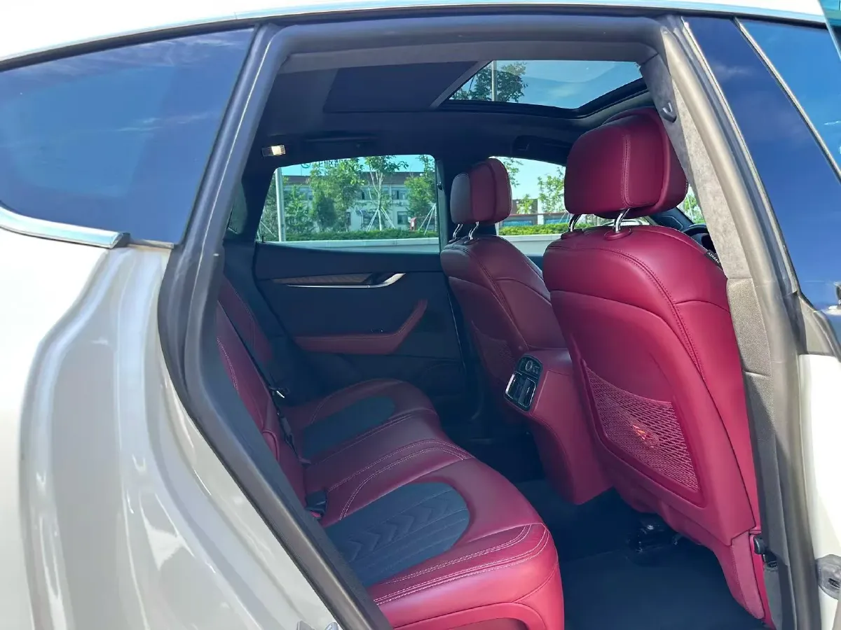 2022 Maserati Levante 2.0T 330HP L4 8AT,autocango,china used car exporter,china ev exporter,chinese used car exporter,chinese used ev exporter