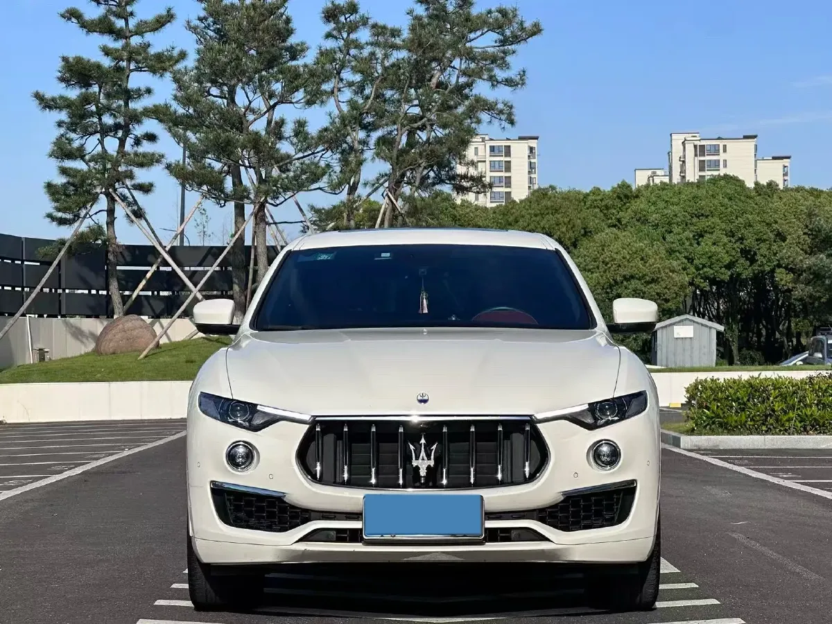 2022 Maserati Levante 2.0T 330HP L4 8AT,autocango,china used car exporter,china ev exporter,chinese used car exporter,chinese used ev exporter