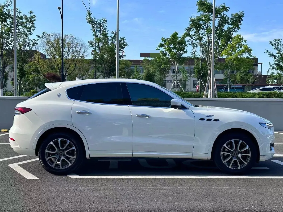 2022 Maserati Levante 2.0T 330HP L4 8AT,autocango,china used car exporter,china ev exporter,chinese used car exporter,chinese used ev exporter