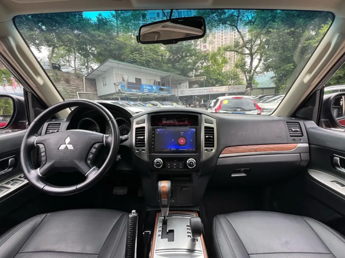 2020 Mitsubishi Pajero 3.0L 174HP V6 5AT,autocango,china used car exporter,china ev exporter,chinese used car exporter,chinese used ev exporter