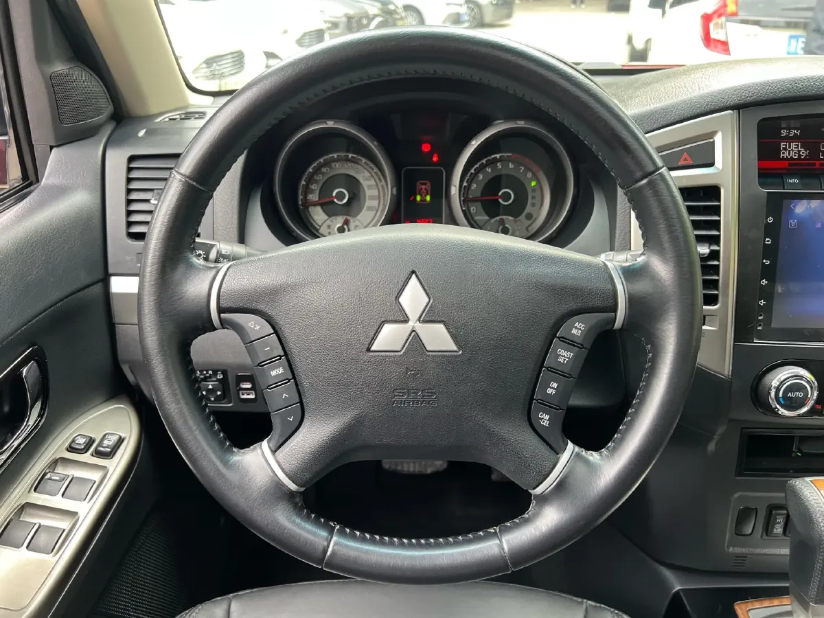 2020 Mitsubishi Pajero 3.0L 174HP V6 5AT,autocango,china used car exporter,china ev exporter,chinese used car exporter,chinese used ev exporter