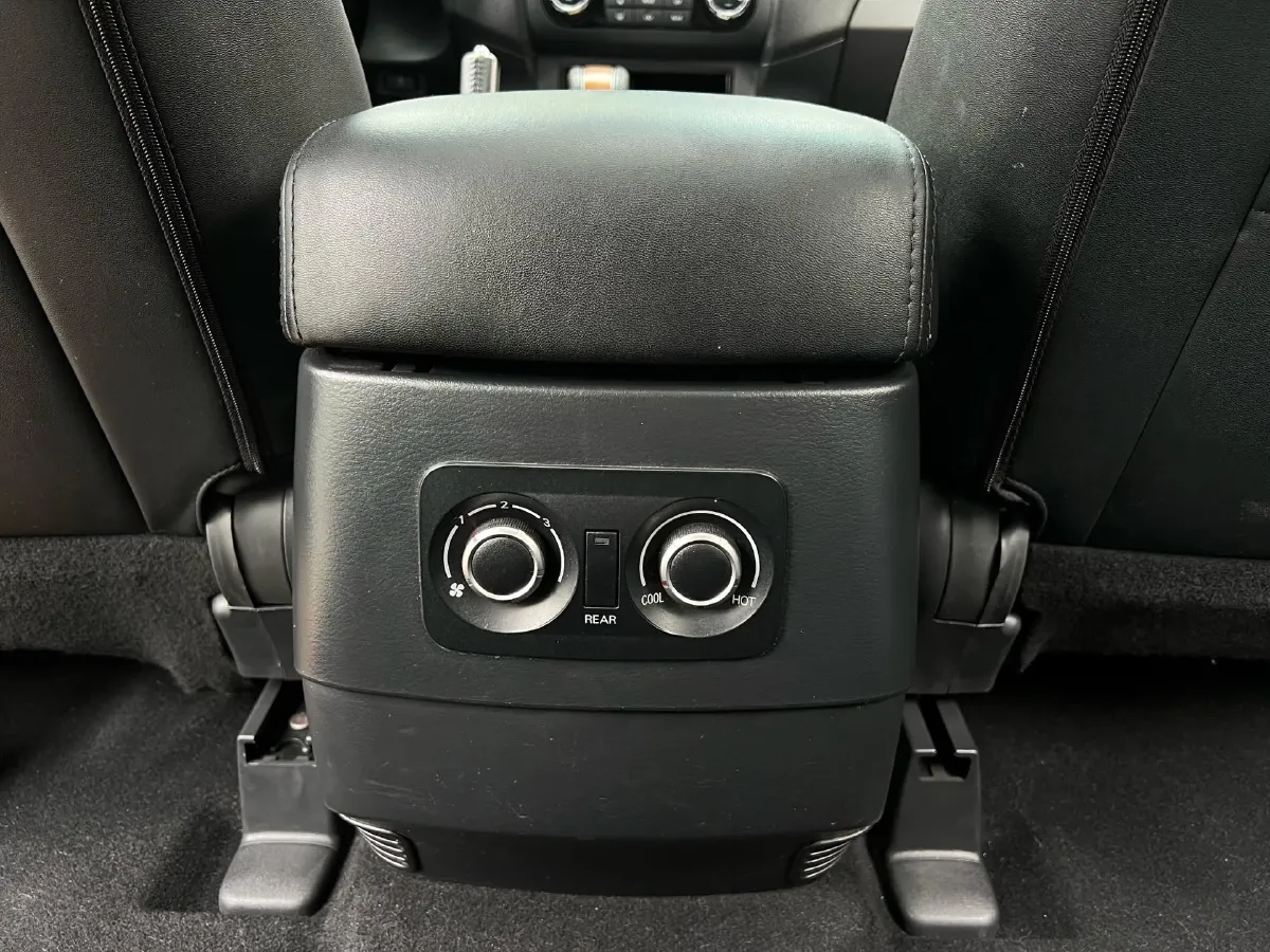 2020 Mitsubishi Pajero 3.0L 174HP V6 5AT,autocango,china used car exporter,china ev exporter,chinese used car exporter,chinese used ev exporter