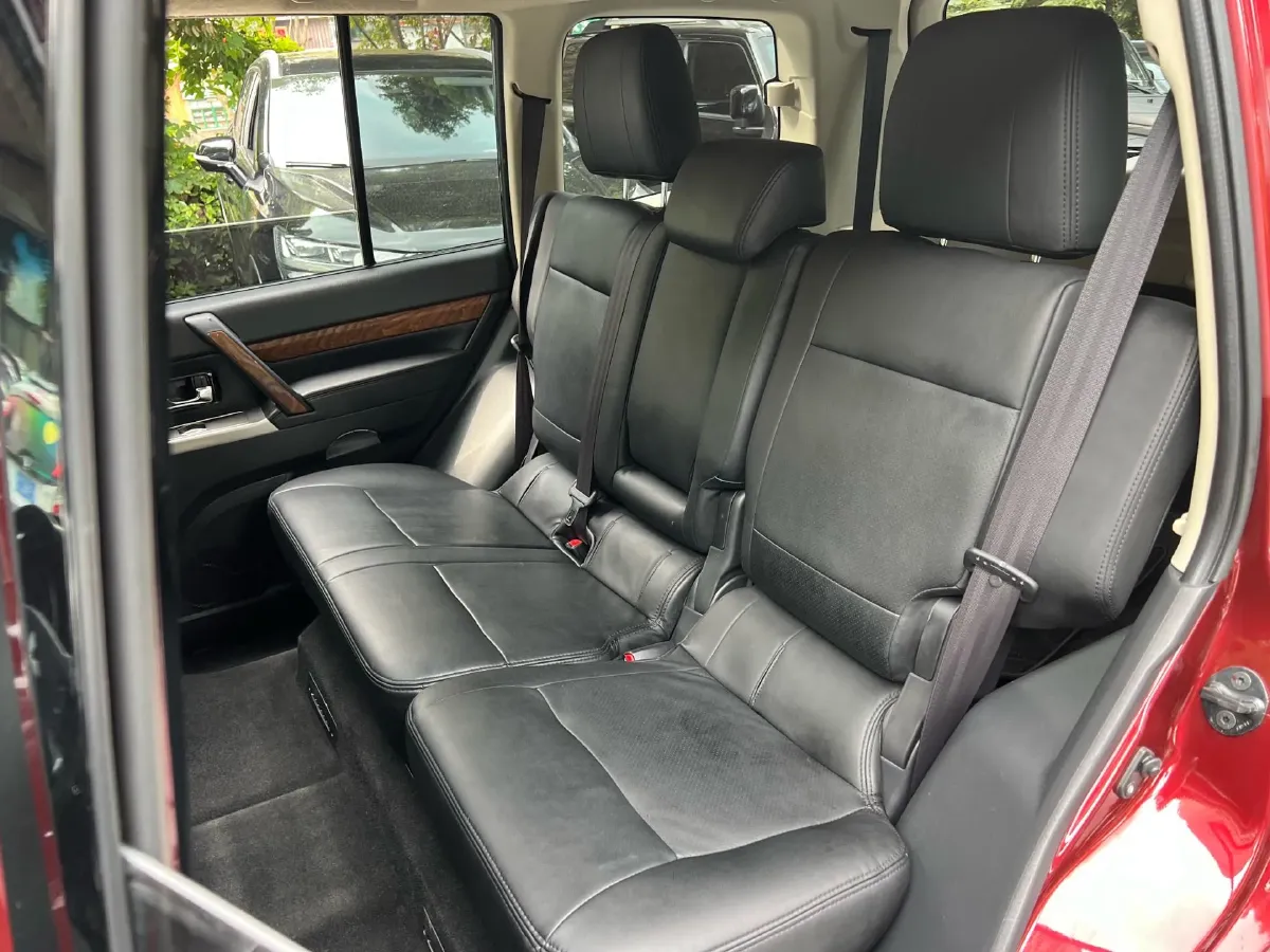 2020 Mitsubishi Pajero 3.0L 174HP V6 5AT,autocango,china used car exporter,china ev exporter,chinese used car exporter,chinese used ev exporter