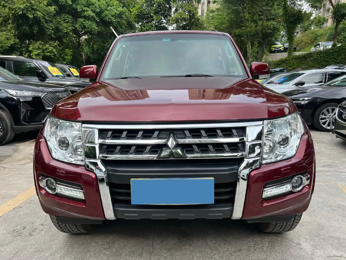 2020 Mitsubishi Pajero 3.0L 174HP V6 5AT,autocango,china used car exporter,china ev exporter,chinese used car exporter,chinese used ev exporter