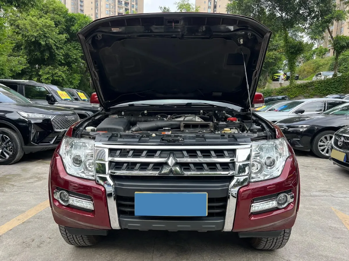 2020 Mitsubishi Pajero 3.0L 174HP V6 5AT,autocango,china used car exporter,china ev exporter,chinese used car exporter,chinese used ev exporter