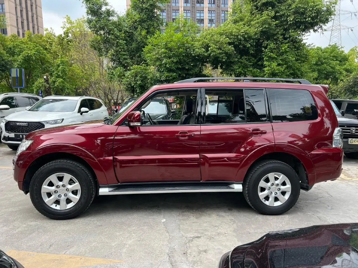 2020 Mitsubishi Pajero 3.0L 174HP V6 5AT,autocango,china used car exporter,china ev exporter,chinese used car exporter,chinese used ev exporter