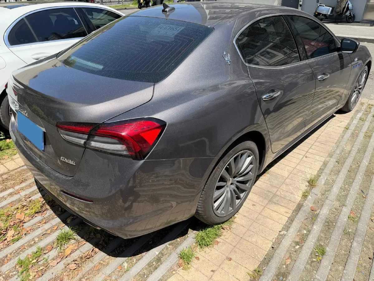 2021 Maserati Ghibli 2.0T 330HP L4 8AT,autocango,china used car exporter,china ev exporter,chinese used car exporter,chinese used ev exporter