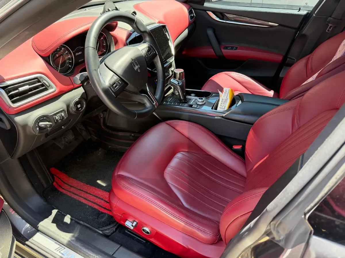 2021 Maserati Ghibli 2.0T 330HP L4 8AT,autocango,china used car exporter,china ev exporter,chinese used car exporter,chinese used ev exporter