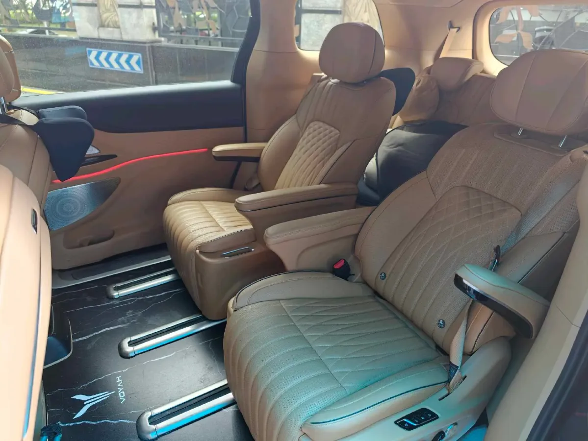 2024 Voyah Dream 1.5T 150HP L4 PHEV 43KWH,autocango,china used car exporter,china ev exporter,chinese used car exporter,chinese used ev exporter