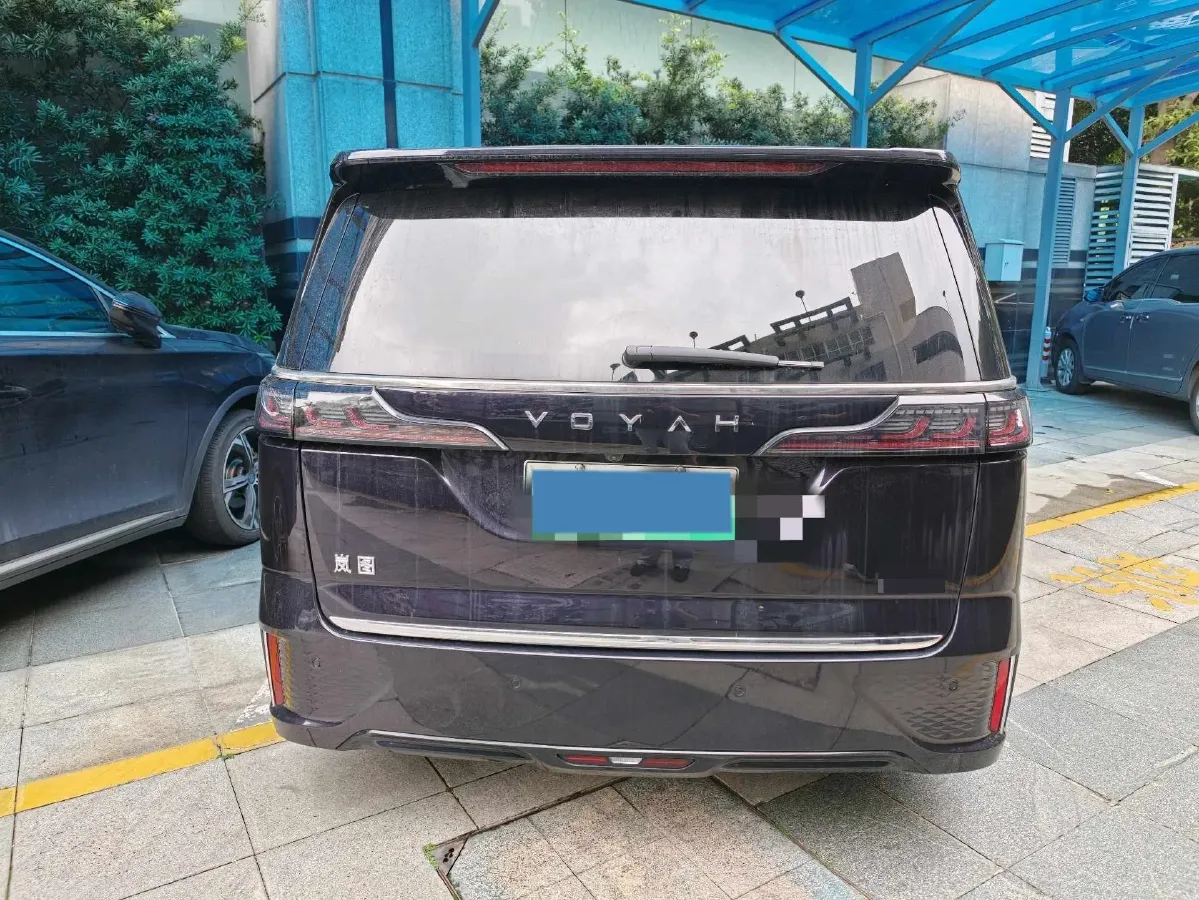 2024 Voyah Dream 1.5T 150HP L4 PHEV 43KWH,autocango,china used car exporter,china ev exporter,chinese used car exporter,chinese used ev exporter