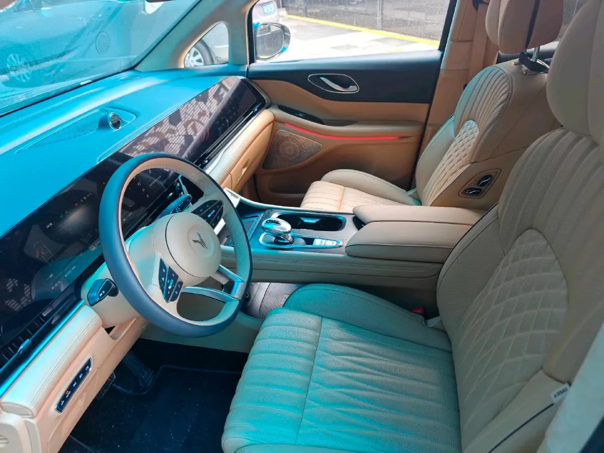 2024 Voyah Dream 1.5T 150HP L4 PHEV 43KWH,autocango,china used car exporter,china ev exporter,chinese used car exporter,chinese used ev exporter