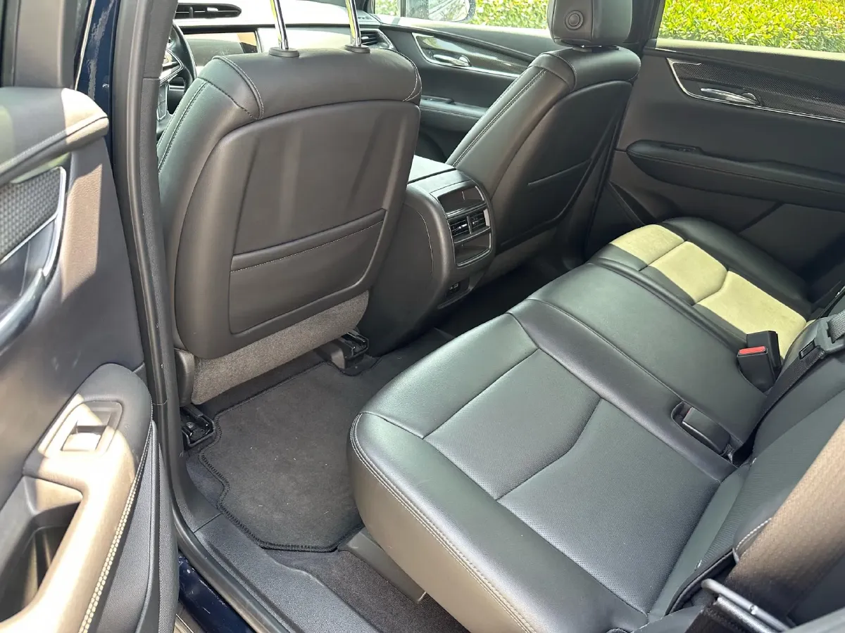 2022 Cadillac XT5 2.0T 237HP L4 9AT,autocango,china used car exporter,china ev exporter,chinese used car exporter,chinese used ev exporter