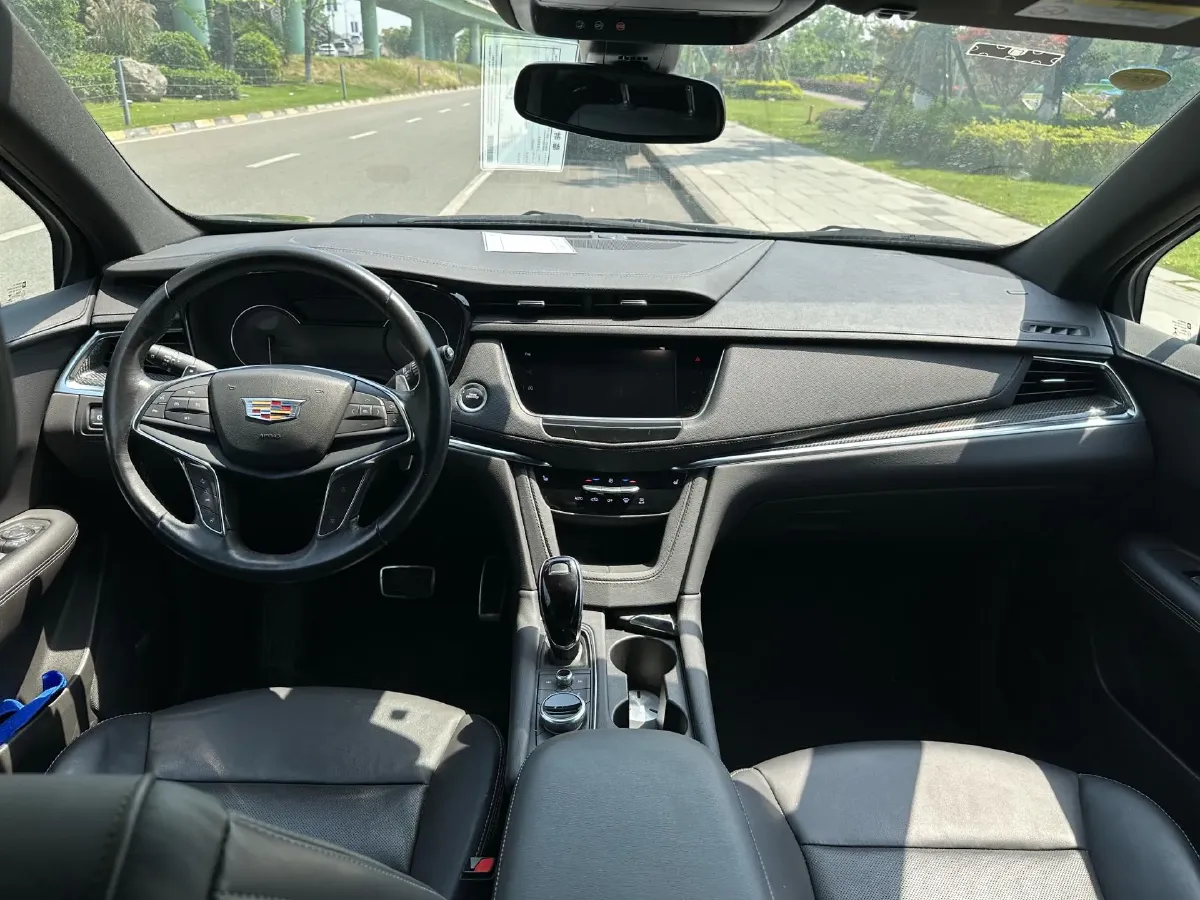 2022 Cadillac XT5 2.0T 237HP L4 9AT,autocango,china used car exporter,china ev exporter,chinese used car exporter,chinese used ev exporter