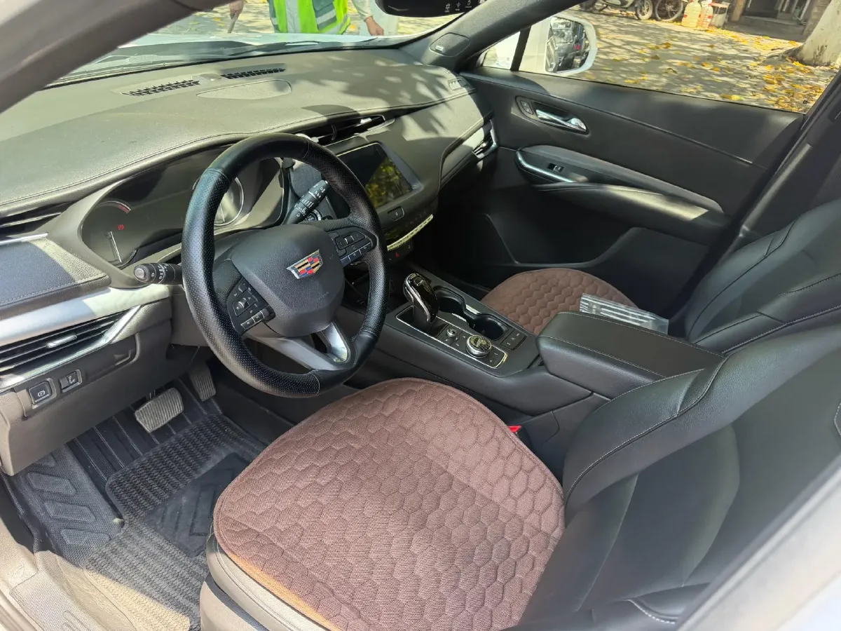 2020 Cadillac XT4 2.0T 241HP L4 9AT,autocango,china used car exporter,china ev exporter,chinese used car exporter,chinese used ev exporter
