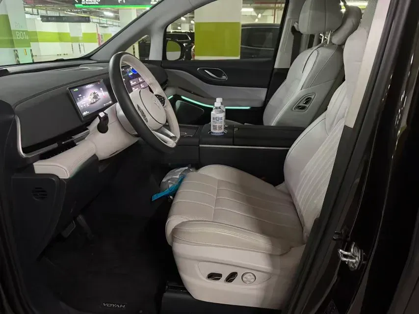 2025 Voyah Dream BEV 108.7KWH,autocango,china used car exporter,china ev exporter,chinese used car exporter,chinese used ev exporter