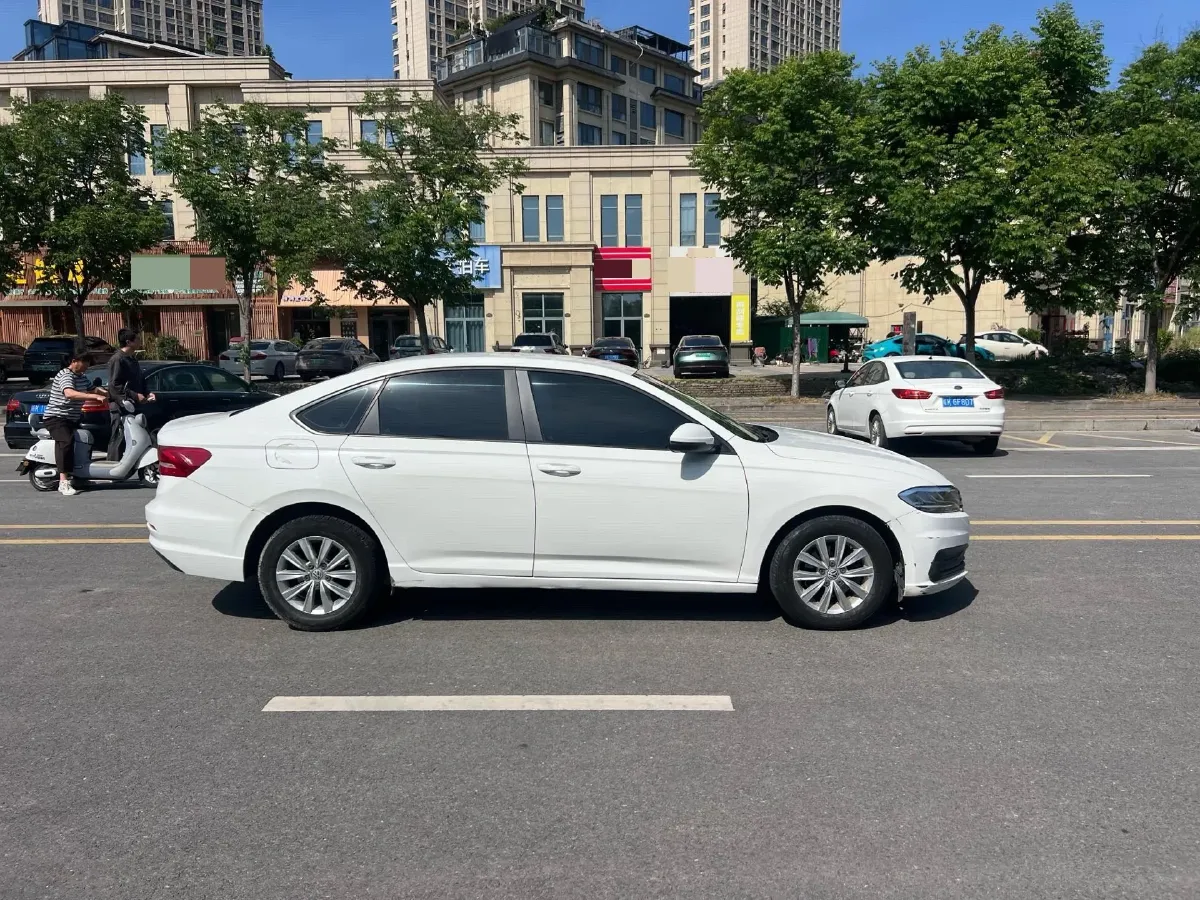 2018 Landwind XiaoYao 1.5T 163HP L4 CVT,autocango,china used car exporter,china ev exporter,chinese used car exporter,chinese used ev exporter