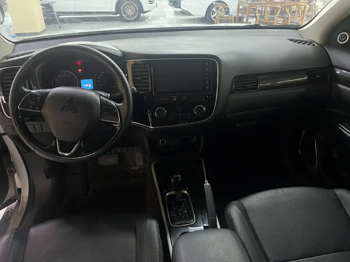 2018 Mitsubishi Outlander 2.0L 166HP L4 CVT,autocango,china used car exporter,china ev exporter,chinese used car exporter,chinese used ev exporter