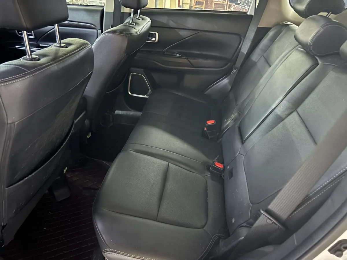 2018 Mitsubishi Outlander 2.0L 166HP L4 CVT,autocango,china used car exporter,china ev exporter,chinese used car exporter,chinese used ev exporter