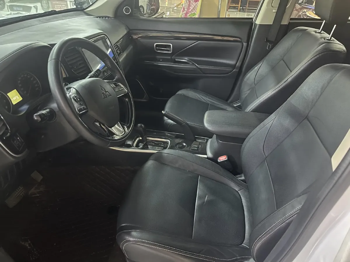 2018 Mitsubishi Outlander 2.0L 166HP L4 CVT,autocango,china used car exporter,china ev exporter,chinese used car exporter,chinese used ev exporter