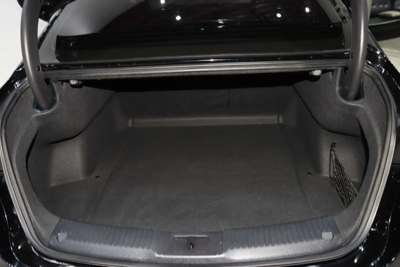 2024 HongQi H5 2.0T 224HP L4 8AT,autocango,china used car exporter,china ev exporter,chinese used car exporter,chinese used ev exporter