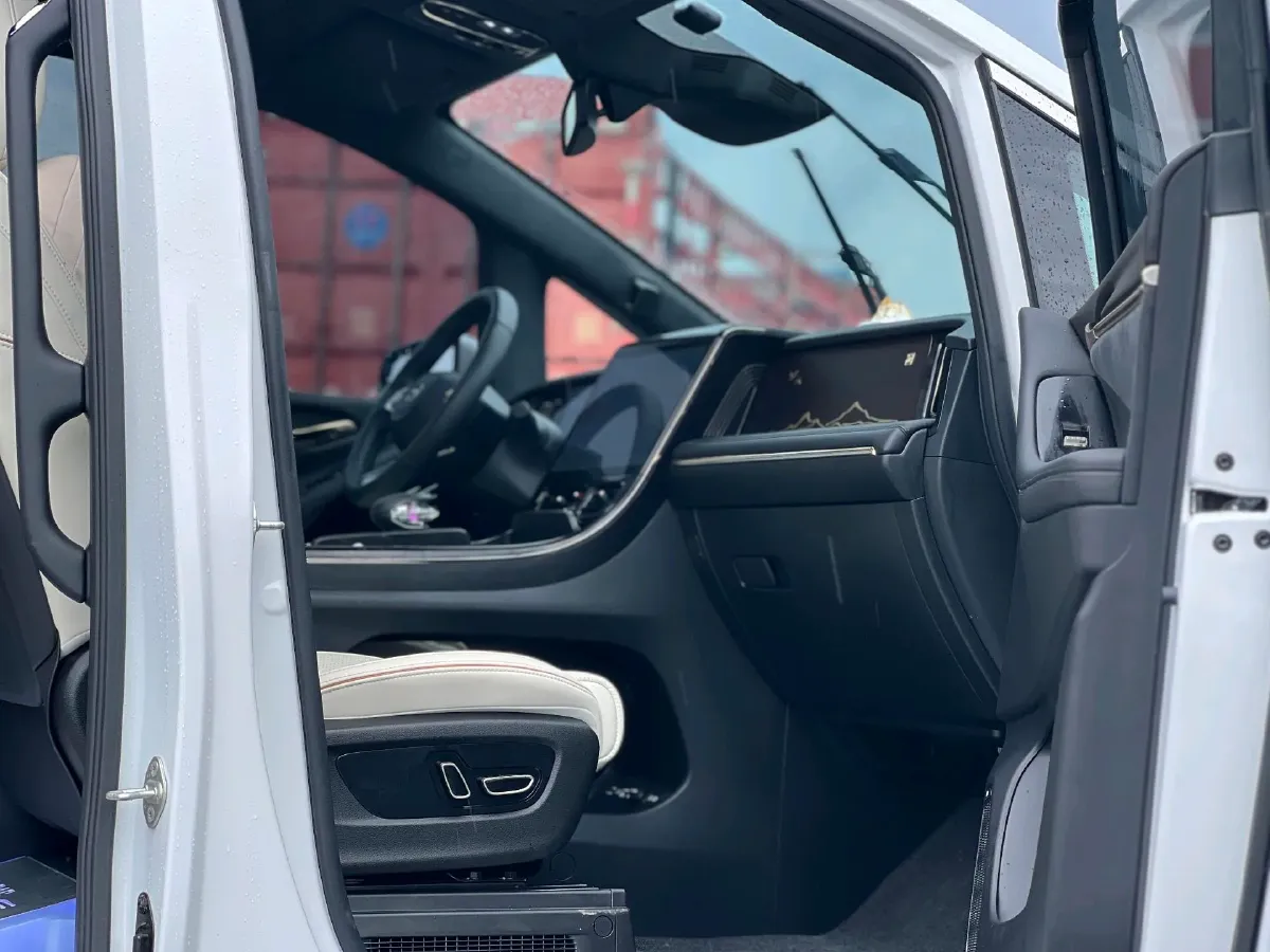 2023 GAC Trumpchi M8 2.0T 252HP L4 8AT,autocango,china used car exporter,china ev exporter,chinese used car exporter,chinese used ev exporter