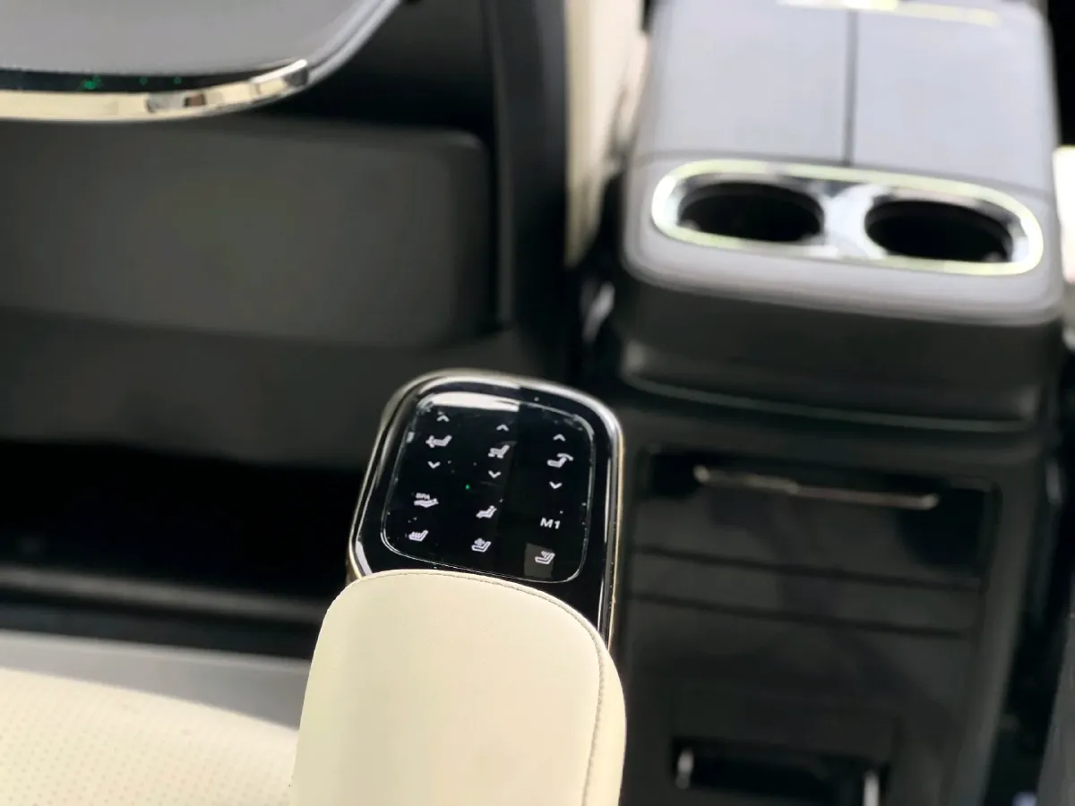 2023 GAC Trumpchi M8 2.0T 252HP L4 8AT,autocango,china used car exporter,china ev exporter,chinese used car exporter,chinese used ev exporter