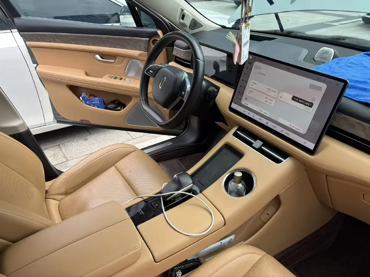2022 Isuzu Mu-X 2.0T 220HP L4 8AT,autocango,china used car exporter,china ev exporter,chinese used car exporter,chinese used ev exporter