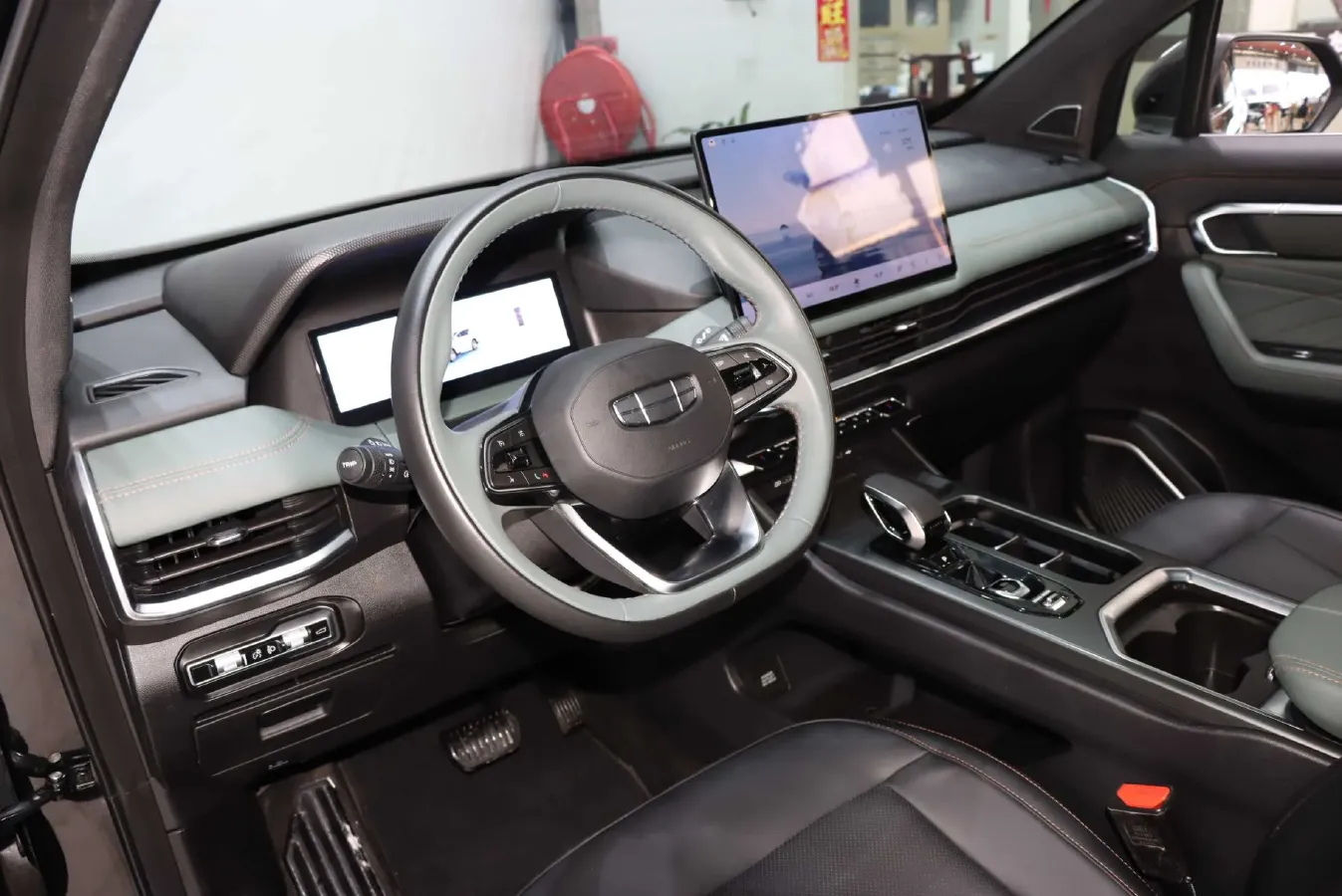 2023 Geely Okavango L 2.0T 218HP L4 7DCT,autocango,china used car exporter,china ev exporter,chinese used car exporter,chinese used ev exporter