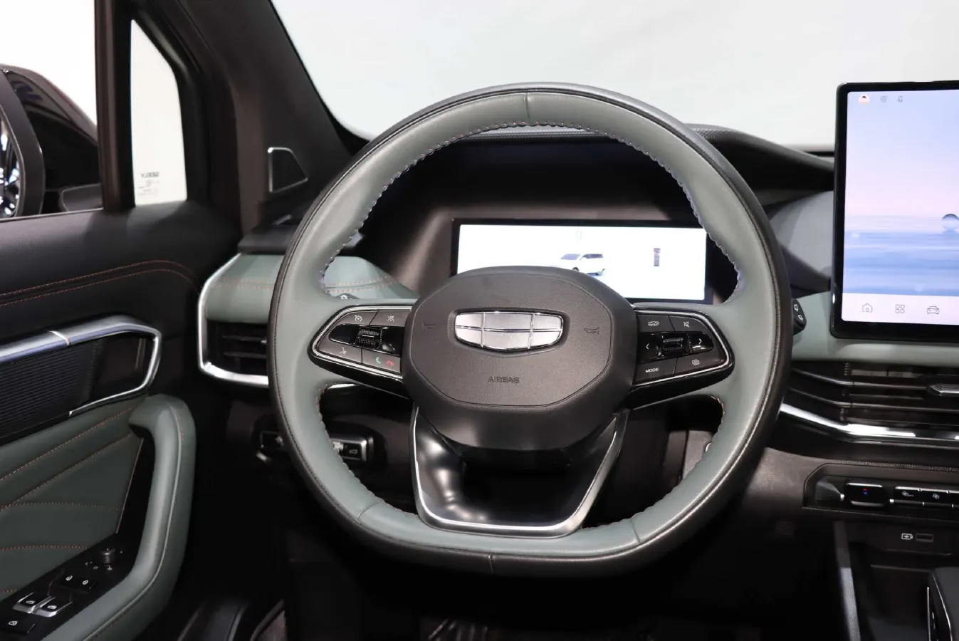2023 Geely Okavango L 2.0T 218HP L4 7DCT,autocango,china used car exporter,china ev exporter,chinese used car exporter,chinese used ev exporter