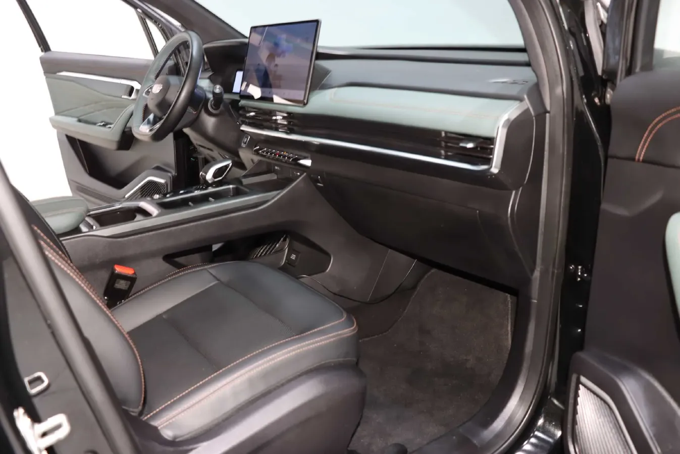 2023 Geely Okavango L 2.0T 218HP L4 7DCT,autocango,china used car exporter,china ev exporter,chinese used car exporter,chinese used ev exporter