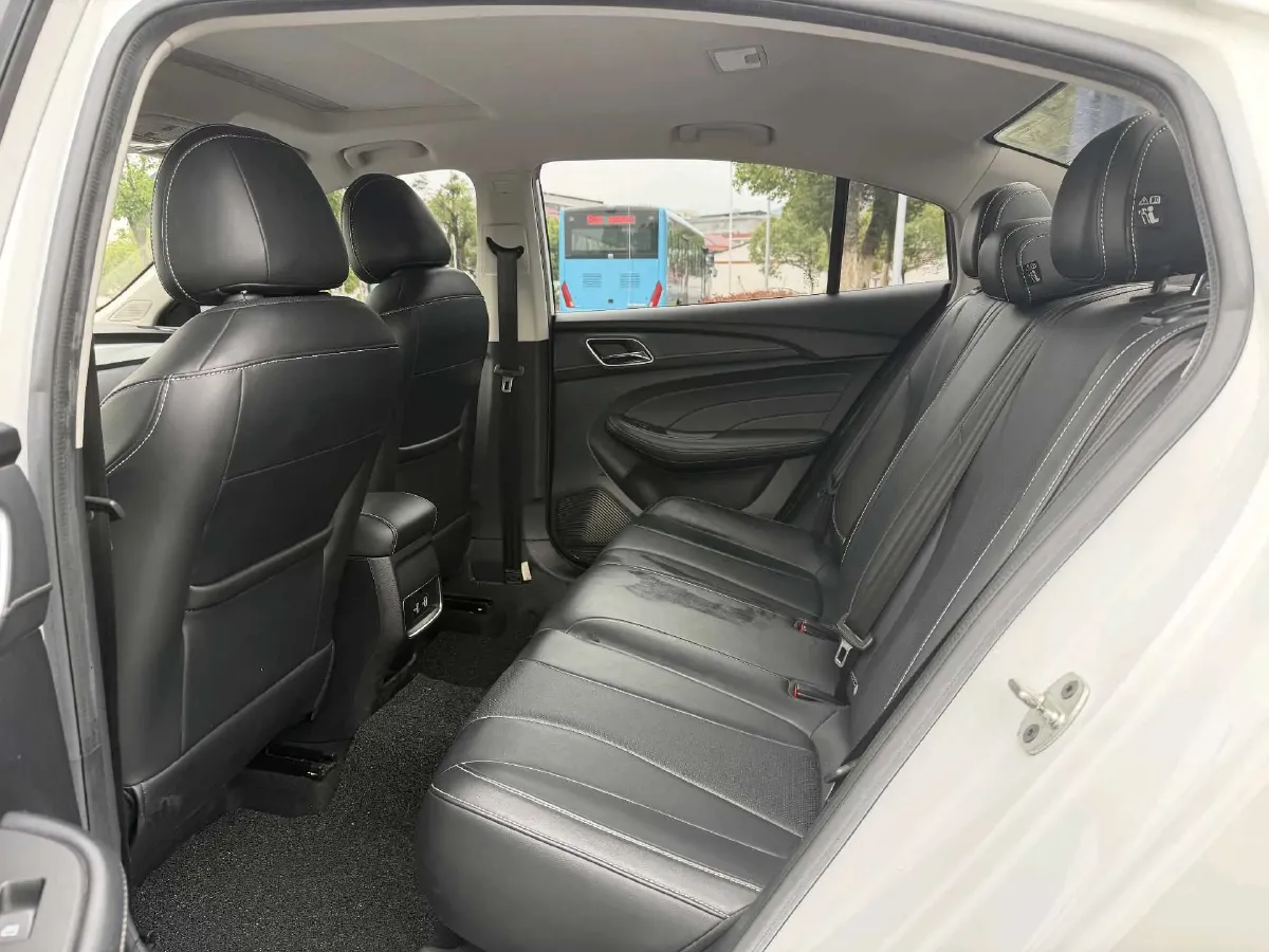 2020 Roewe i5 1.5L 120HP L4 CVT,autocango,china used car exporter,china ev exporter,chinese used car exporter,chinese used ev exporter