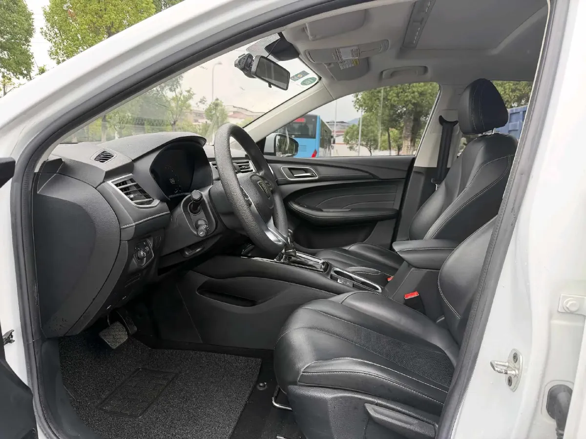 2020 Roewe i5 1.5L 120HP L4 CVT,autocango,china used car exporter,china ev exporter,chinese used car exporter,chinese used ev exporter