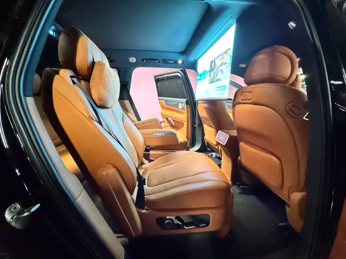 2025 AITO AITO M9 REEV 160HP REEV 52KWH,autocango,china used car exporter,china ev exporter,chinese used car exporter,chinese used ev exporter