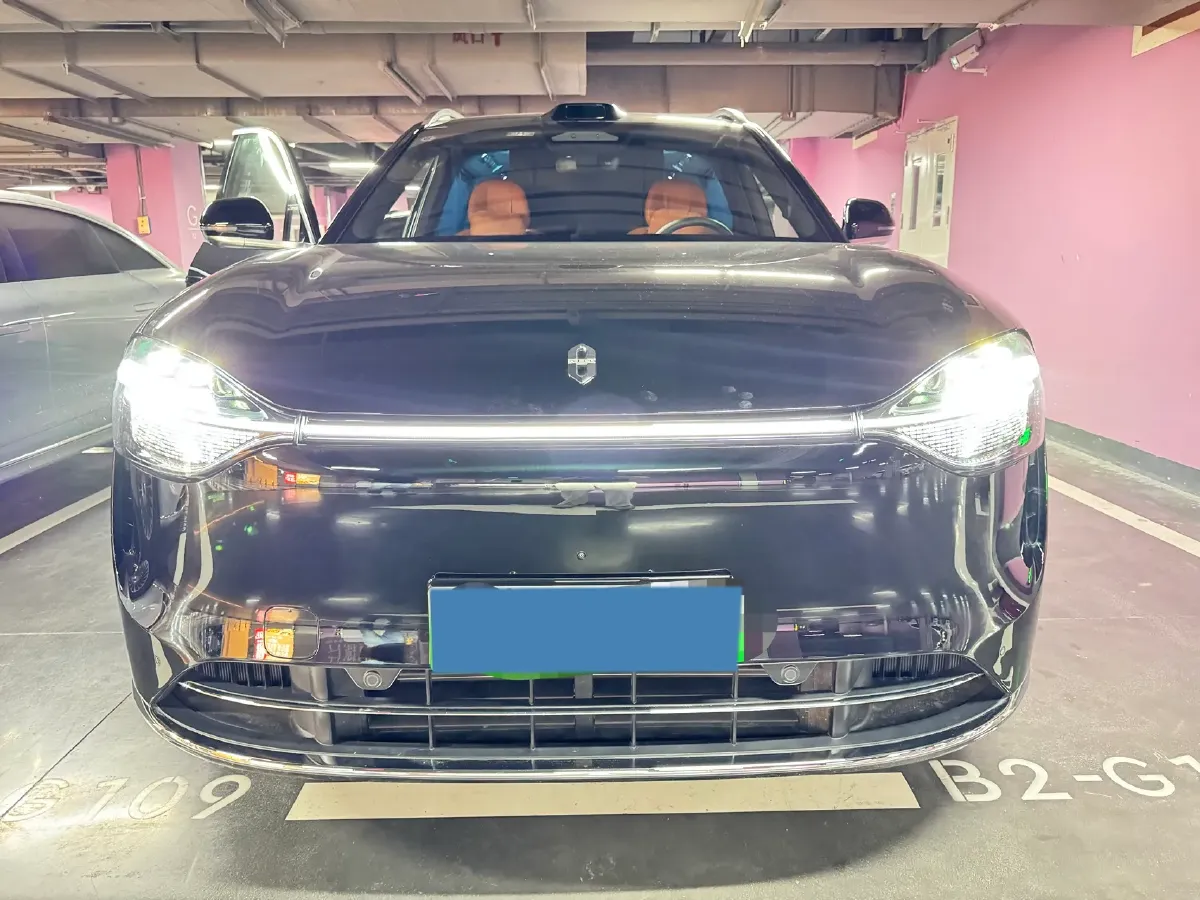 2025 AITO AITO M9 REEV 160HP REEV 52KWH,autocango,china used car exporter,china ev exporter,chinese used car exporter,chinese used ev exporter