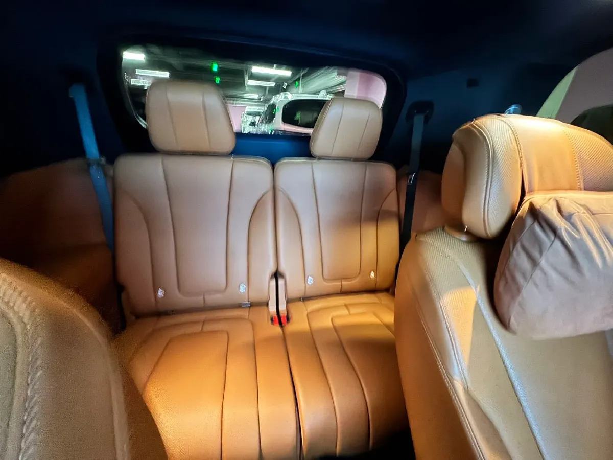 2025 AITO AITO M9 REEV 160HP REEV 52KWH,autocango,china used car exporter,china ev exporter,chinese used car exporter,chinese used ev exporter