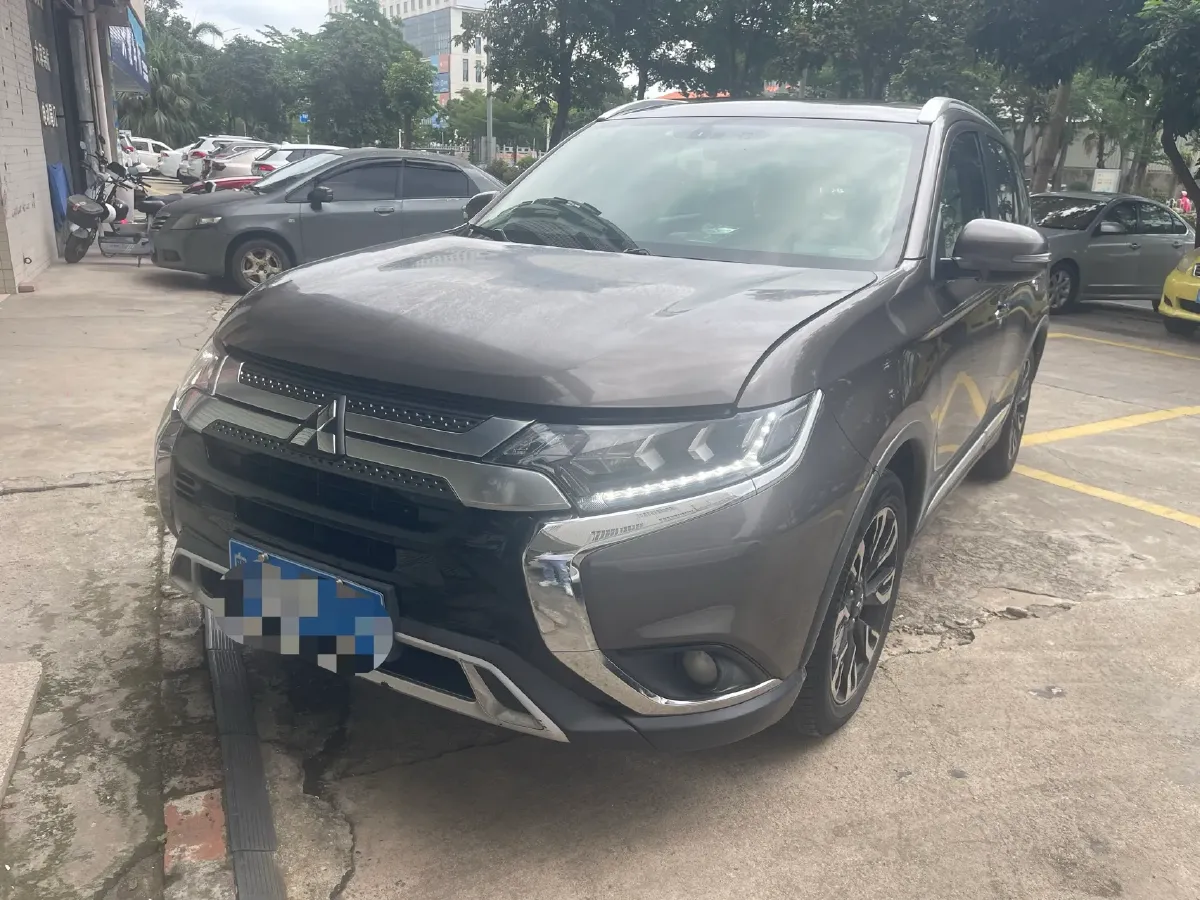 2019 Mitsubishi Outlander 2.4L 192HP L4 CVT,autocango,china used car exporter,china ev exporter,chinese used car exporter,chinese used ev exporter