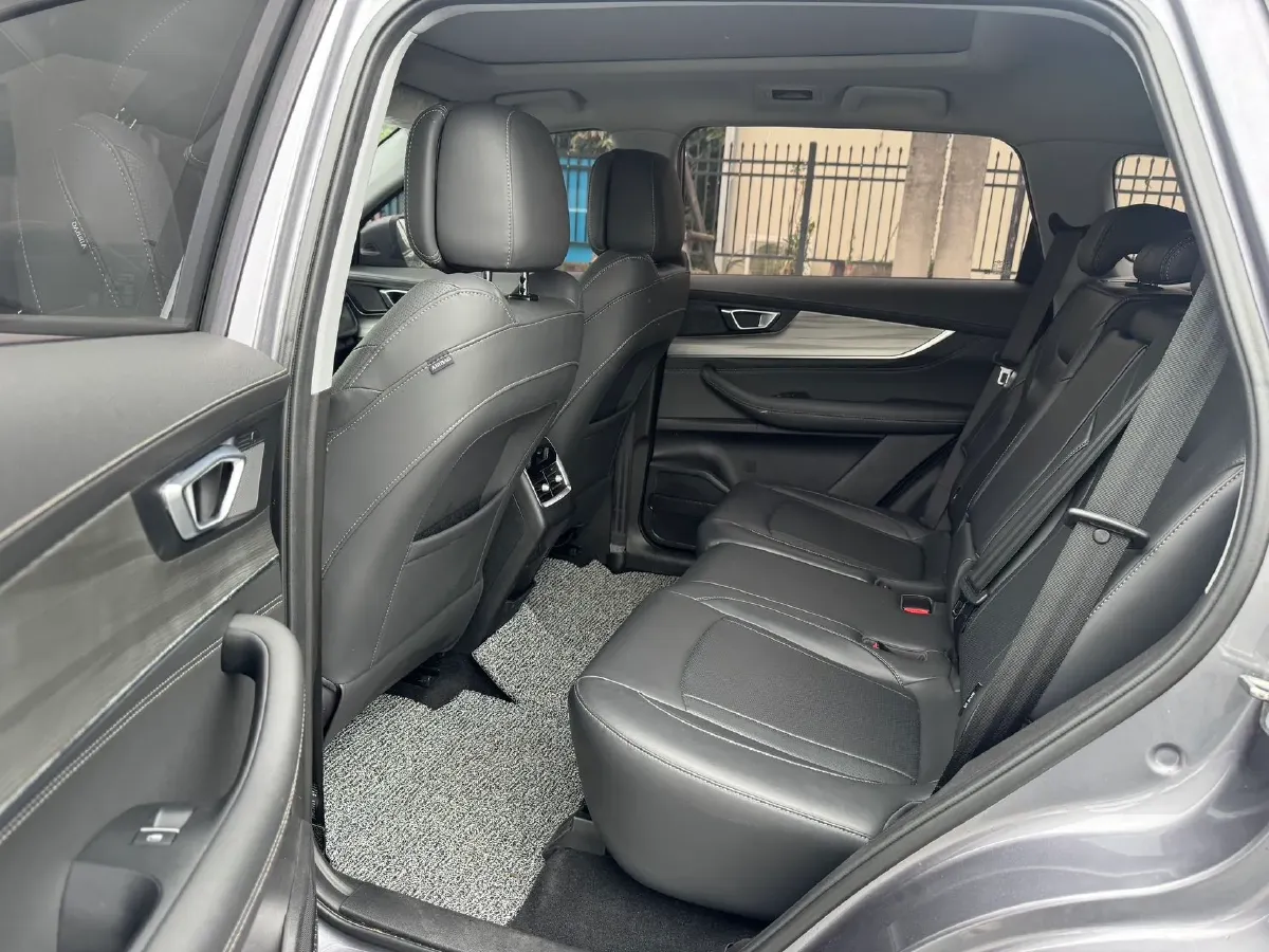 2023 Chery Tiggo 8 1.6T 197HP L4 7DCT,autocango,china used car exporter,china ev exporter,chinese used car exporter,chinese used ev exporter