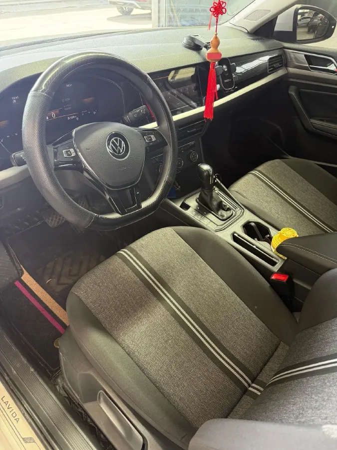 2022 Bestune B70 2.0T 224HP L4 6AT,autocango,china used car exporter,china ev exporter,chinese used car exporter,chinese used ev exporter